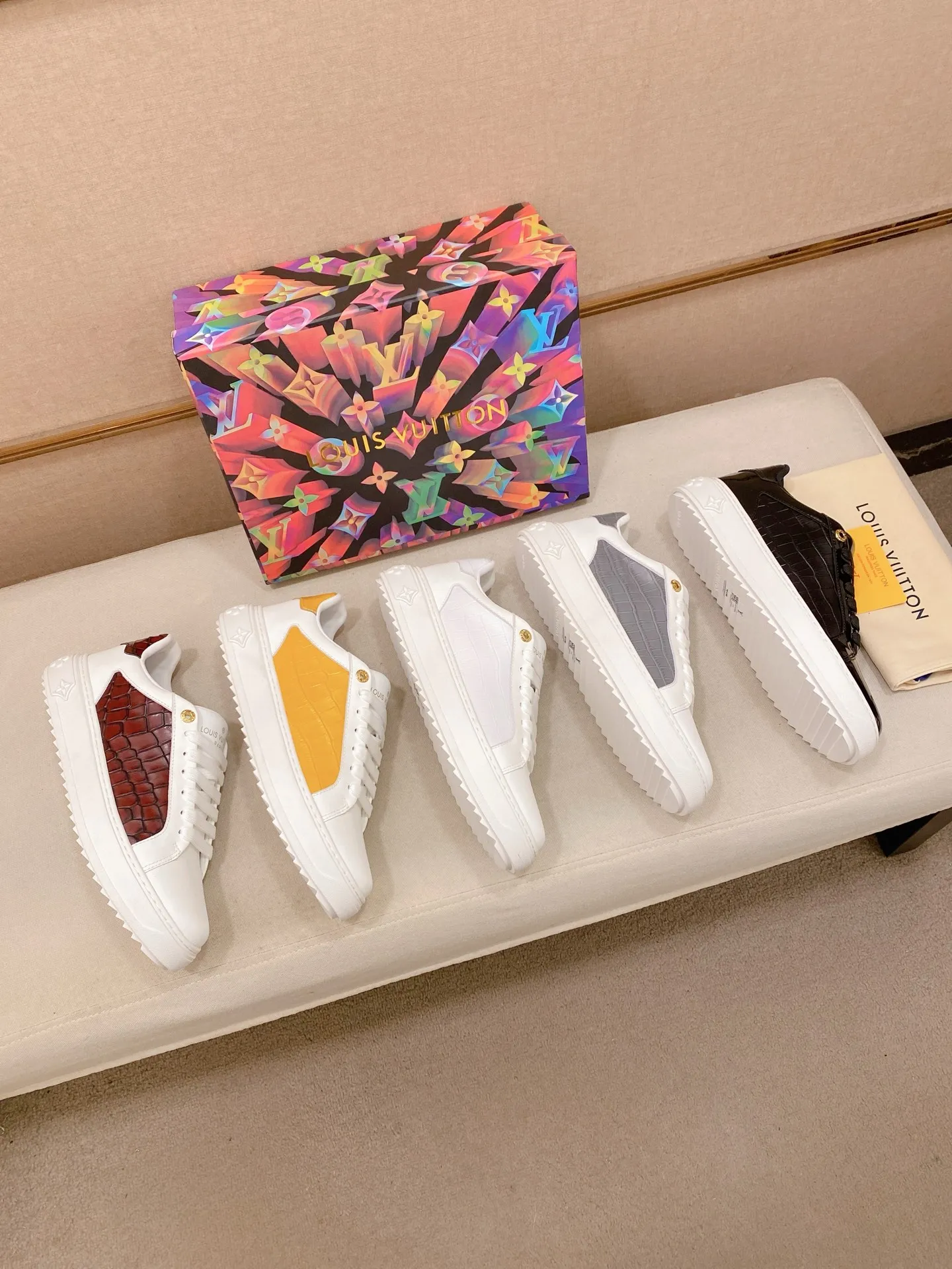 Men's shoes💰: 540💰(Niuli: full package) louis vuitton (Louis Vuitton/lv) top 🔍🔍 new models are on sale at the same time at the counter. The upper 🇮🇹 is imported from Italy, first-layer cowhide, and the lining is fully imported cowhide. 💪💪, completely 1⃣️ to 1 ⃣️Re-engraved🇮🇹💪💪, ⚠Sole: The original sole is specially provided by the original factory, the exclusive movable molded sole is super comfortable, ⚠The original factory follows the order, 🔍🔍high quality, you can enter and exit the counter at will, welcome to compare⚠. Code number:38-44